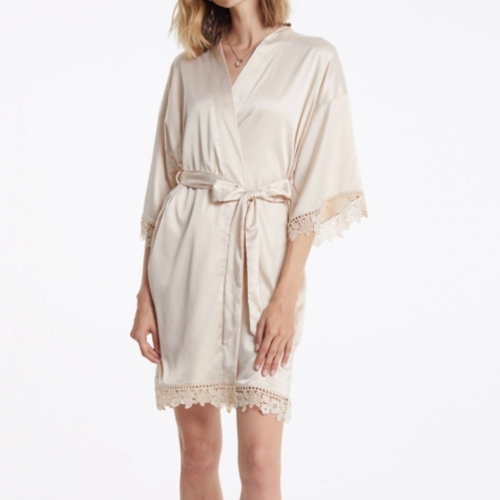 AW Bridal Women's Short Satin Robe With Lace Trim - S